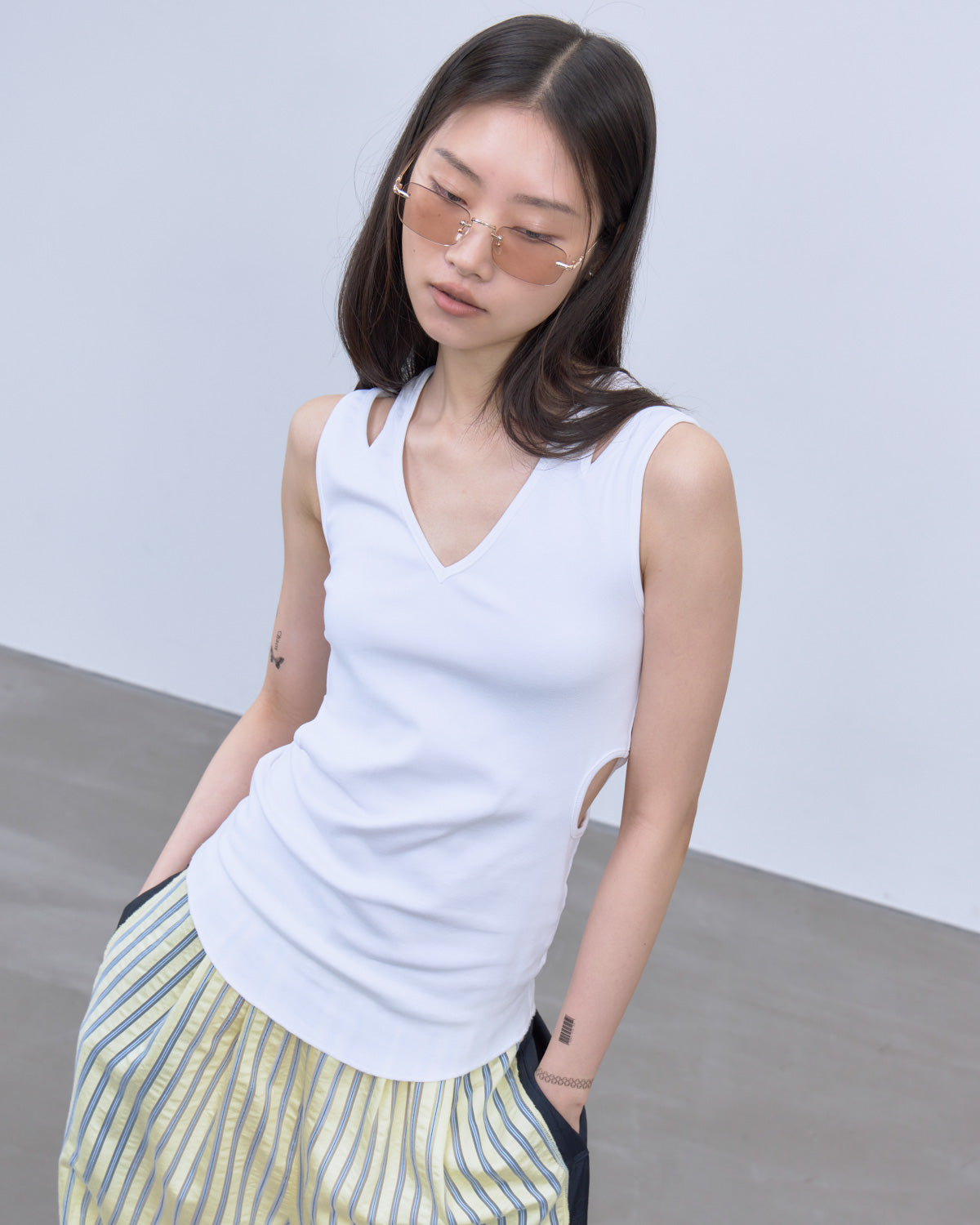 NOTCH DESIGN TWO-WAY TANK TOP | TOPS | STORE | THINGS THAT MATTER