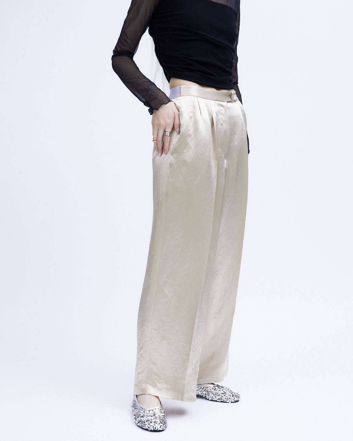 H:174cm / 02size