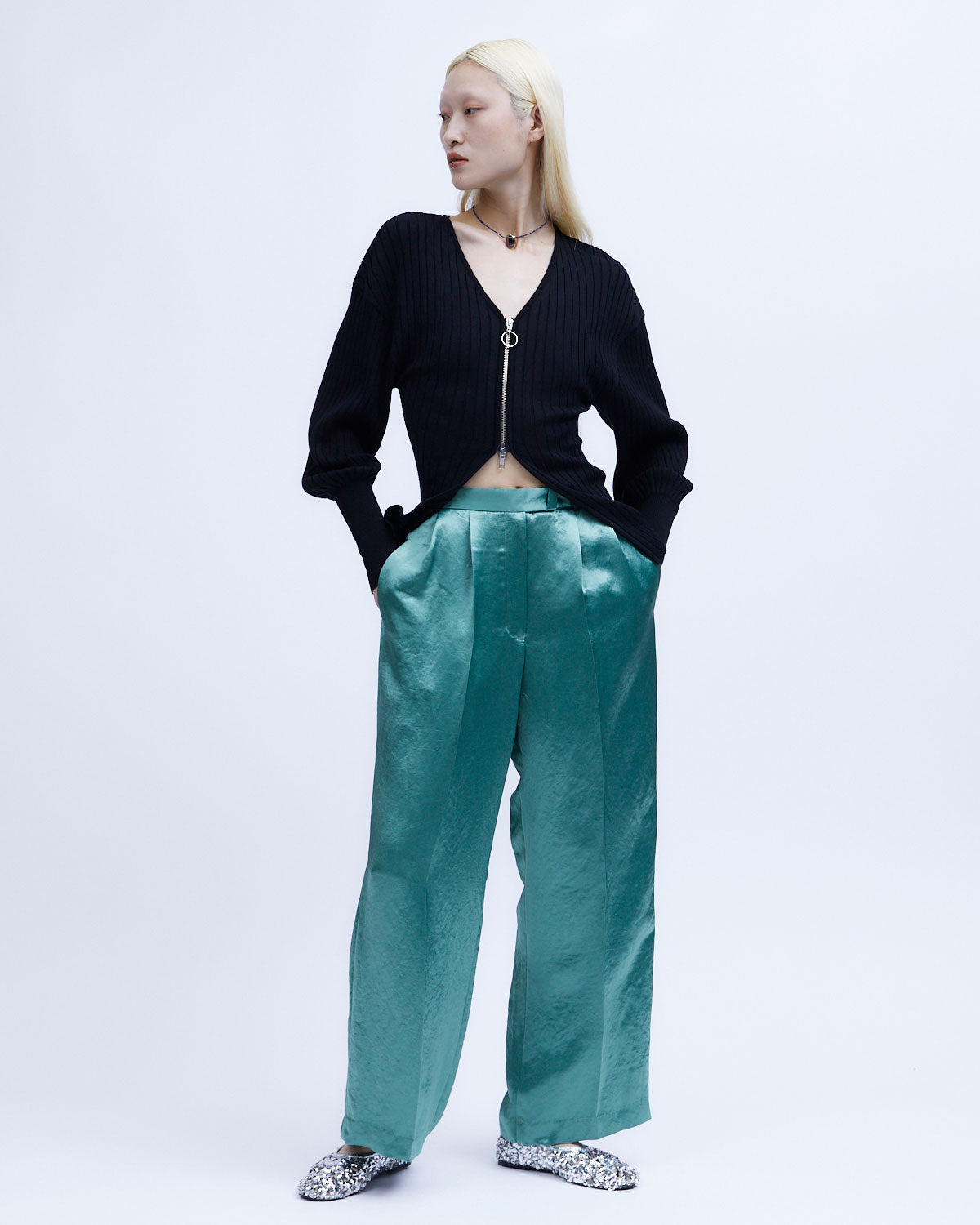 H:174cm / 02size
