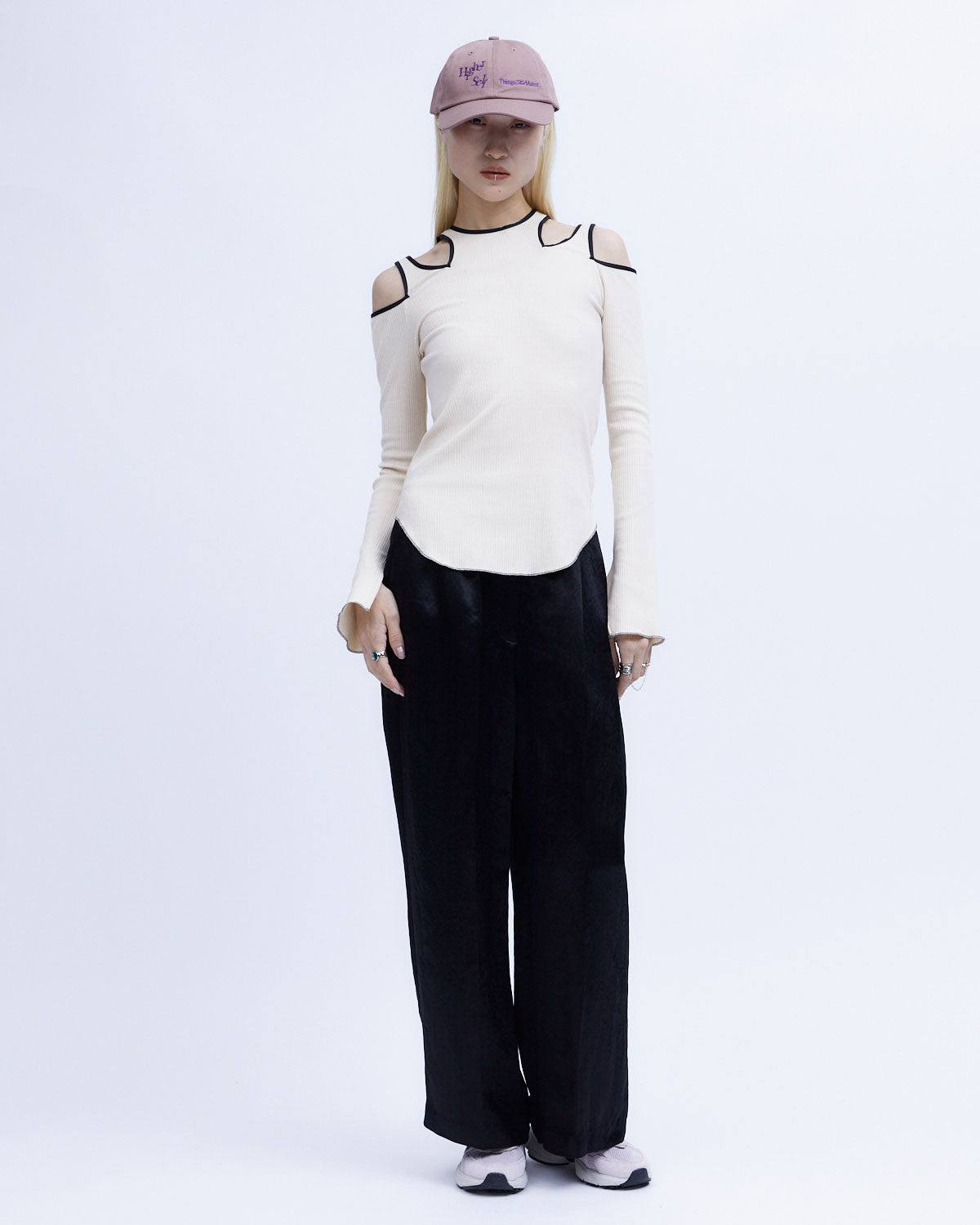 H:174cm / 02size
