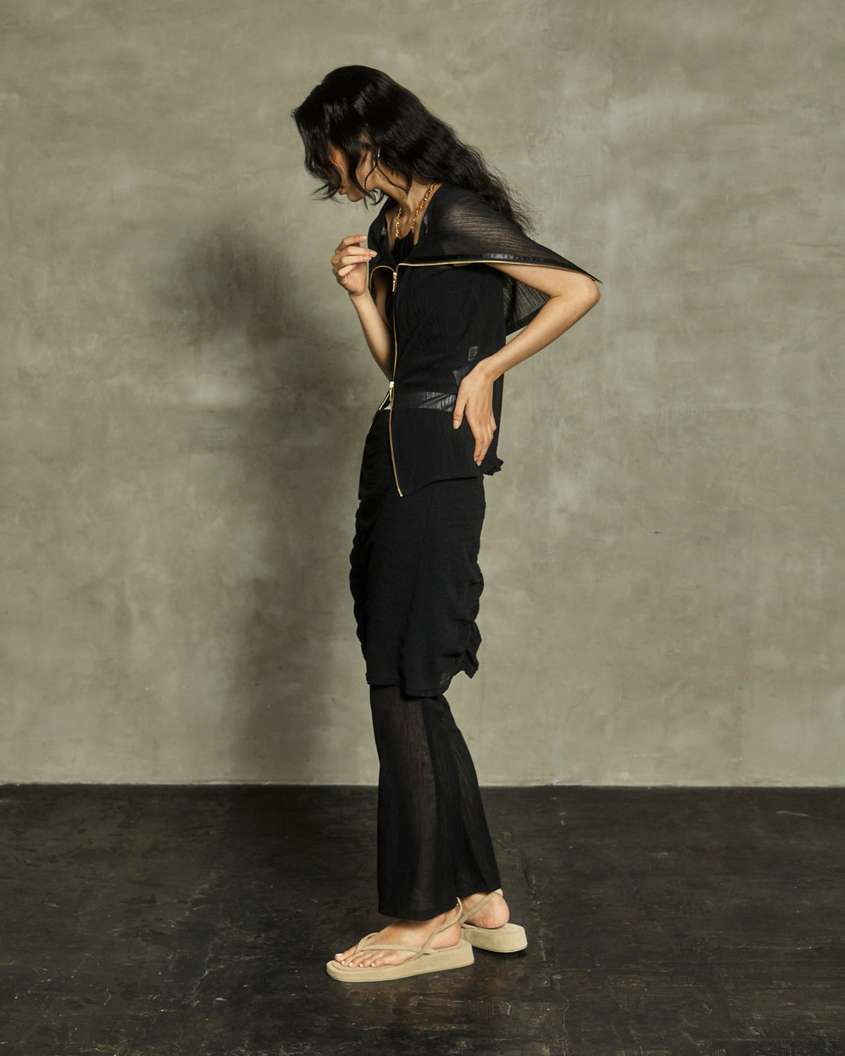 ZIP UP SLEEVE-LESS YORYU TOPS
