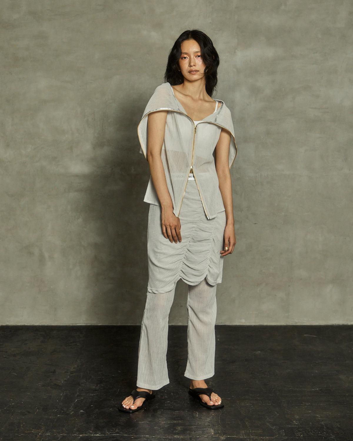 ZIP UP SLEEVE-LESS YORYU TOPS
