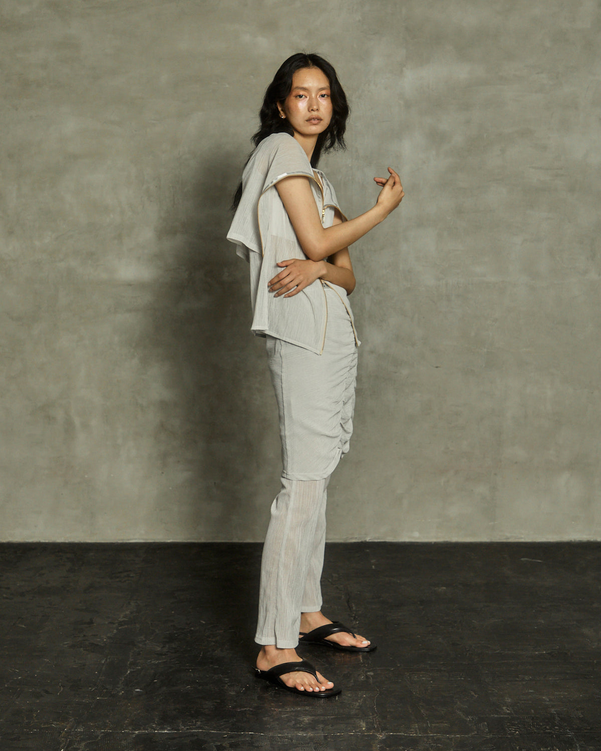 ZIP UP SLEEVE-LESS YORYU TOPS
