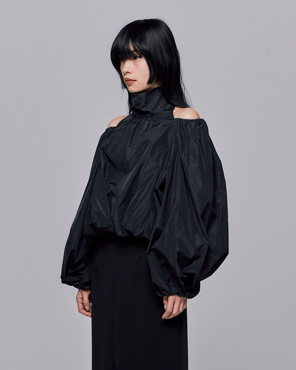 MICRO TAFFETA VOLUME BLOUSE【BLACK】 | TOPS | STORE | THINGS THAT