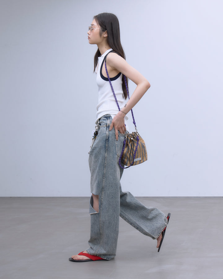 KNEE CUTTING DENIM PANTS