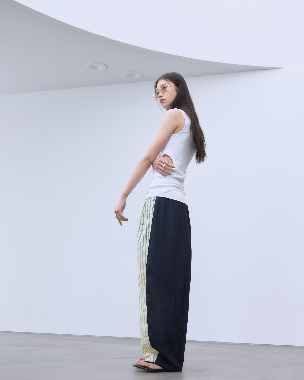NOTCH DESIGN TWO-WAY TANK TOP | | STORE | THINGS THAT MATTER