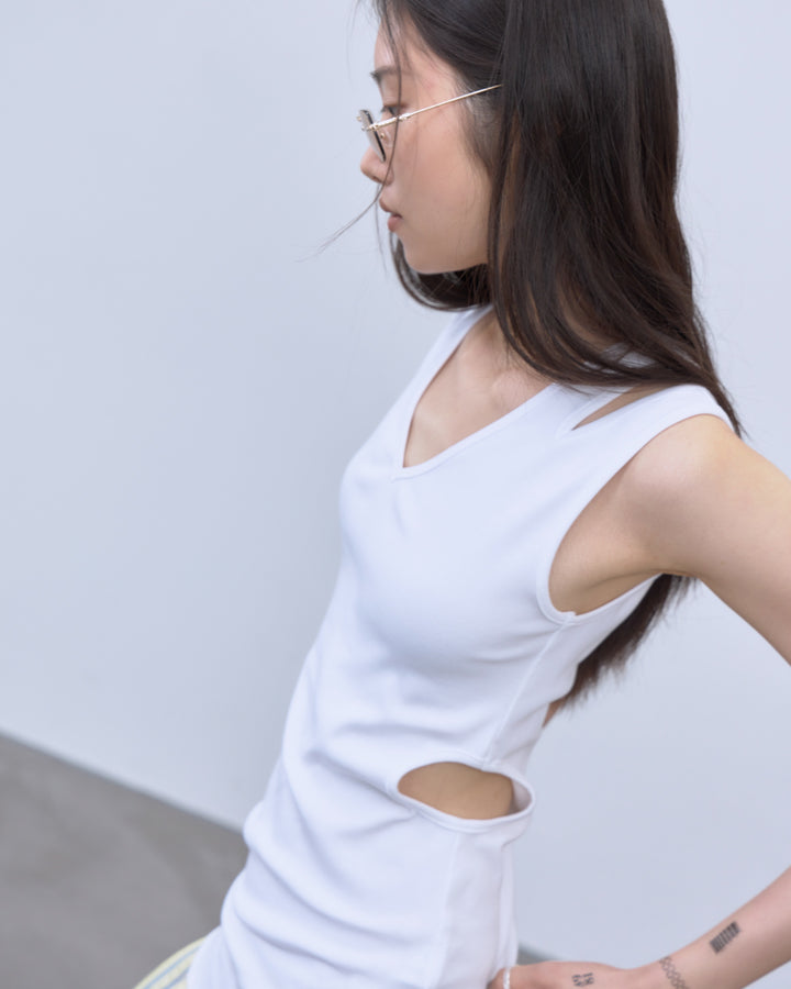 NOTCH DESIGN TWO-WAY TANK TOP