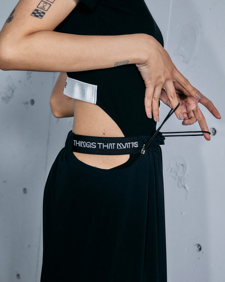 CUTTING NARROW SKIRT