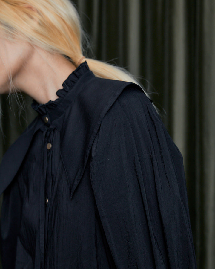 FALSE COLLAR RUFFLE BLOUSE