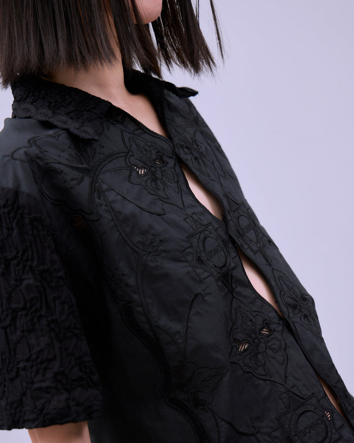 CHAOS EMBROIDERY BLOUSE