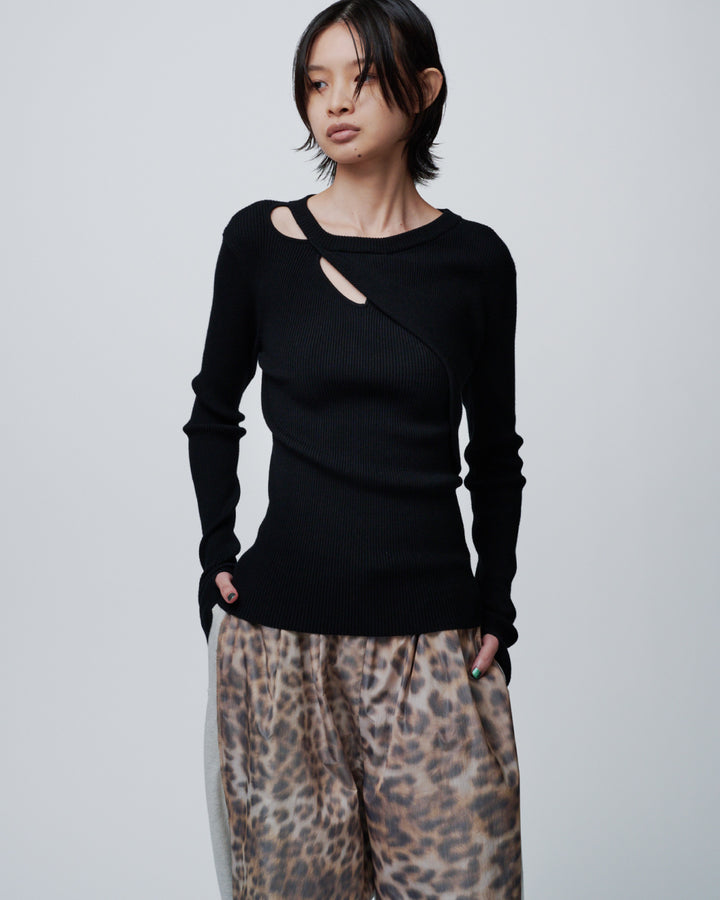 ASYMMETRY SLANT-FLAP RIB KNIT