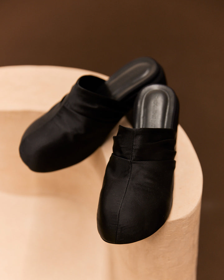 SATIN PLATFORM CLOG SANDALS