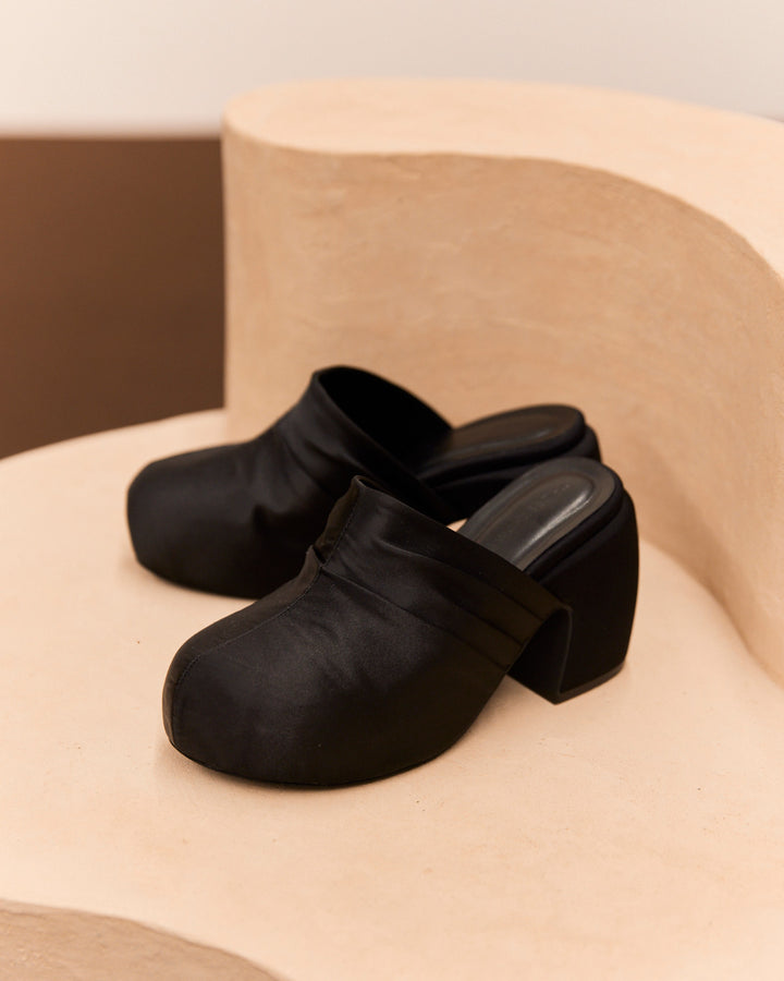 SATIN PLATFORM CLOG SANDALS