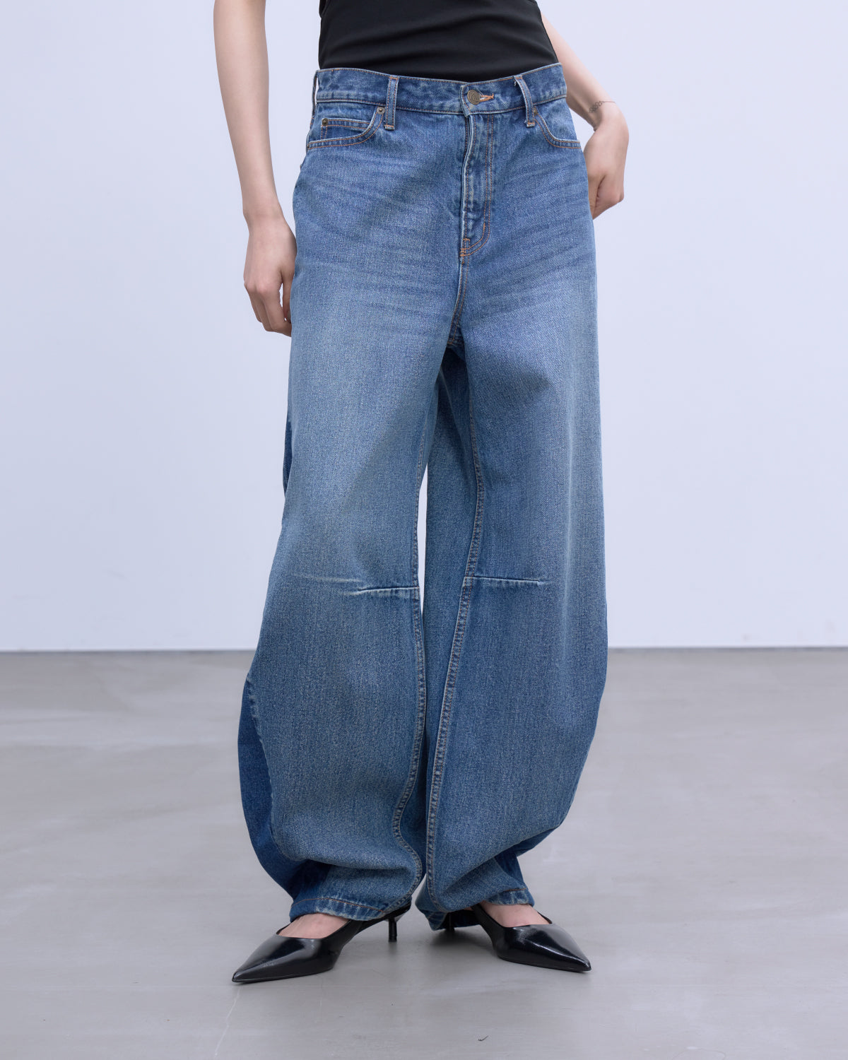 CURVE SILHOUETTE DENIM