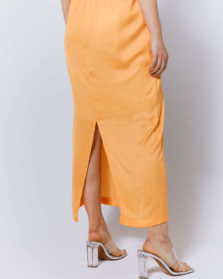 POWDERY SATIN NARROW SKIRT