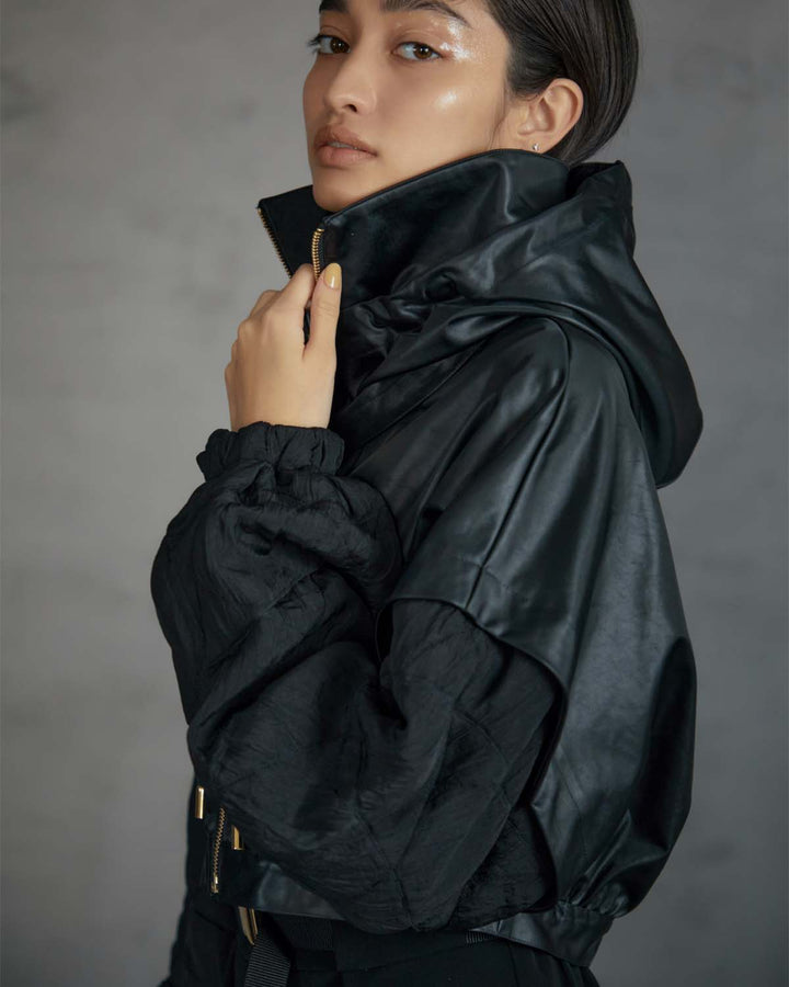 CONFLICTING SHORT HOOD JACKET