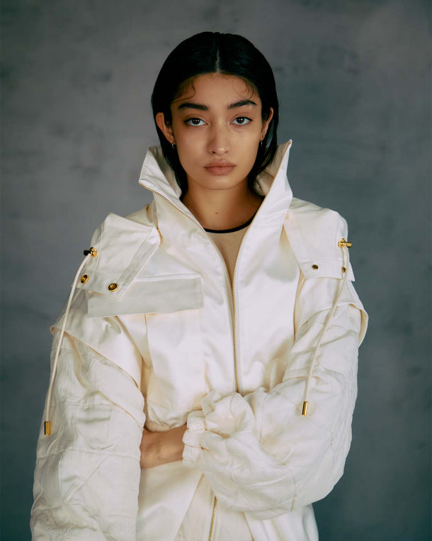 CONFLICTING SHORT HOOD JACKET