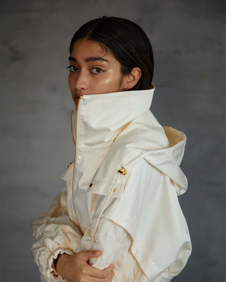 CONFLICTING SHORT HOOD JACKET