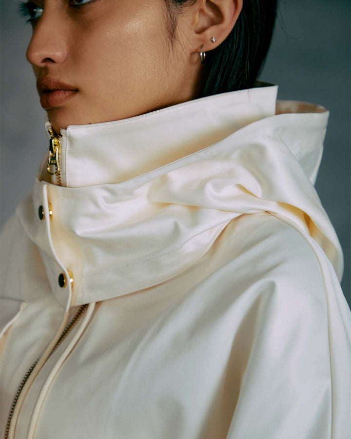 CONFLICTING SHORT HOOD JACKET
