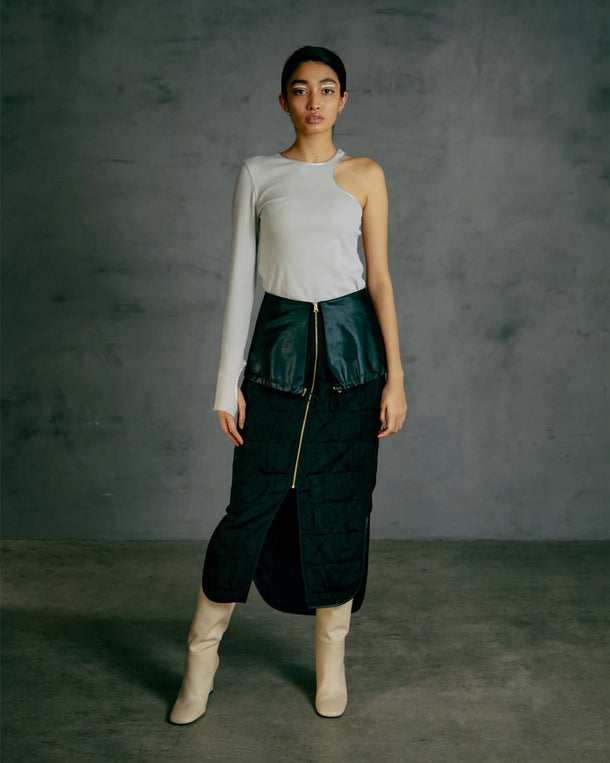 CONFLICTING FRONT ZIP SKIRT