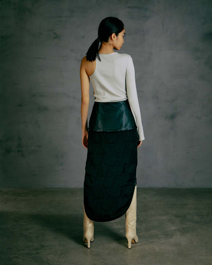 CONFLICTING FRONT ZIP SKIRT