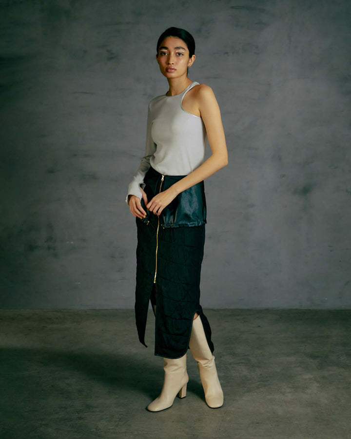 CONFLICTING FRONT ZIP SKIRT