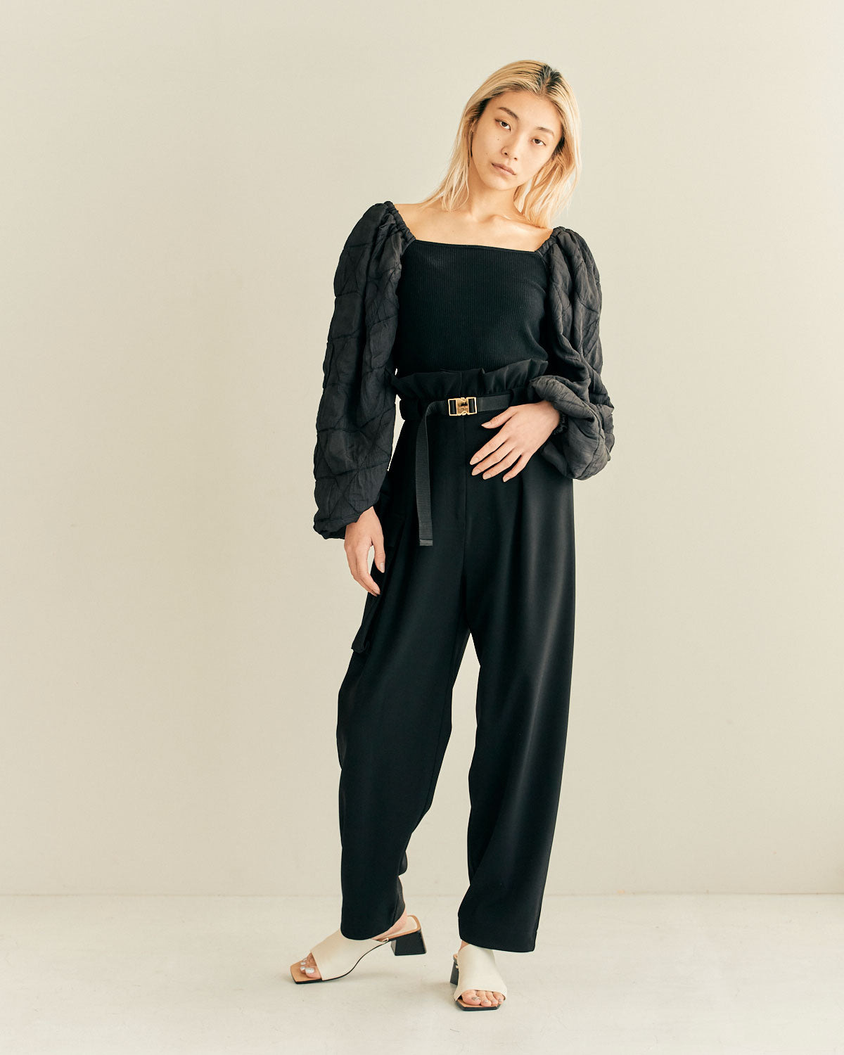CONFLICTING POWER SLEEVE BLOUSE/Black