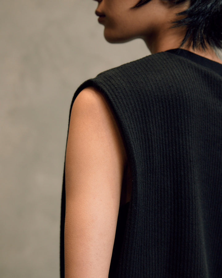 BOUCLE JERSEY SLEEVELESS TOPS