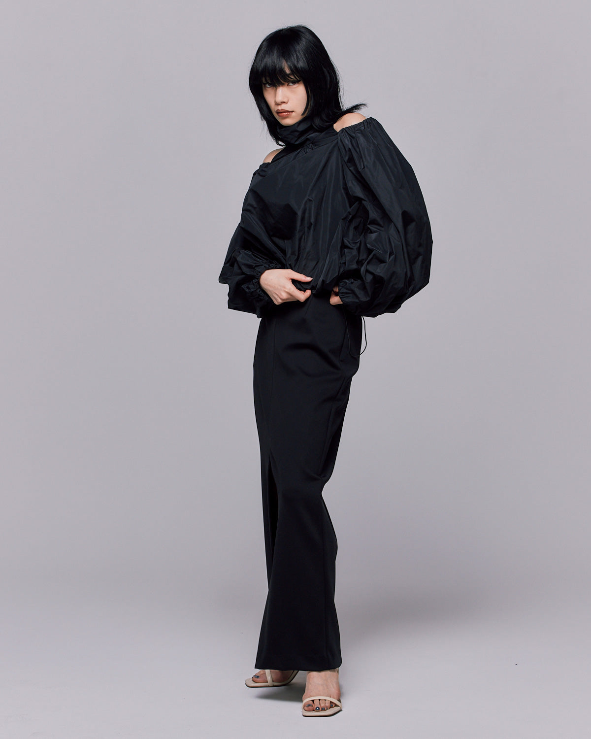 MICRO TAFFETA VOLUME BLOUSE【BLACK】 | TOPS | STORE | THINGS THAT